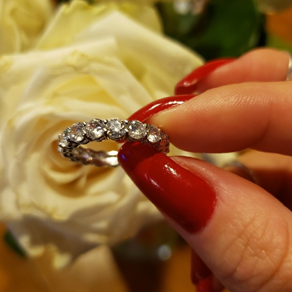 18k Eternity Swarovski diamond ring - Picture 2 of 10